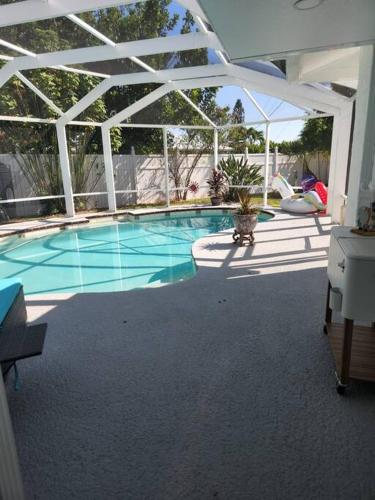 House with Heated Pool near to Florida Beaches