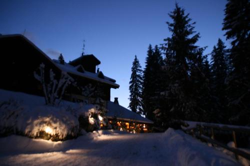 Entrance, Hotel Les Lans in Morzine