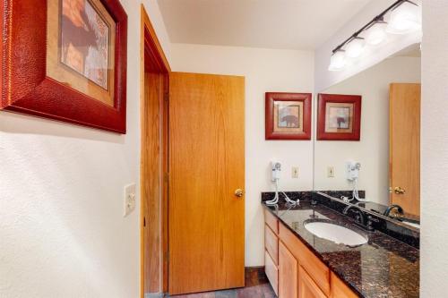 3 Bedroom Ski In Condo Only One Block From Historic Downtown, Shopping, Restaurants And Entertainment, in Breckenridge, USA