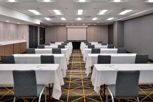 Holiday Inn Hotel & Suites Overland Park-Convention Center, an IHG Hotel