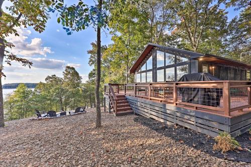 Foxtail Cabin Retreat Steps to Beaver Lake!