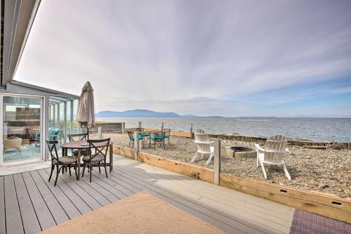 Oceanfront Ferndale Oasis with Fire Pit, Grill! - Ferndale