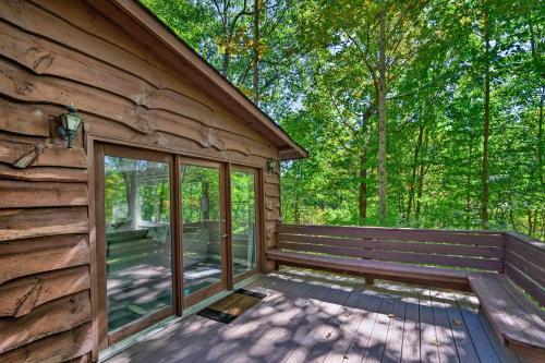 Fish, Hike & Relax: Forest-View Morovian Falls Gem in Wilkesboro (Észak-Karolina)