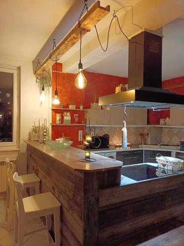 GÎTE REDROOSTER HOME - 160m2, 4 ch, 2 sdb, fibre, parking, sauna, bain à remous (GITE REDROOSTER HOME - 160m2, 4 ch, 2 sdb, fibre, parking, sauna, bain a remous) in Theys