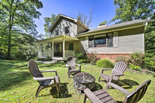 B&B Brevard - Charming Brevard Retreat about 3 Mi to Downtown! - Bed and Breakfast Brevard