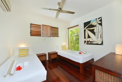 Villa - Beach Front image 9