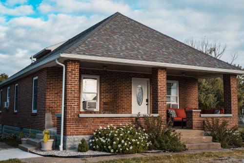 Sandusky Bay Hot Tub, Gym, Patio, Games, Recreation Watercraft, Waterside Home, check it out! in Port Clinton (OH)