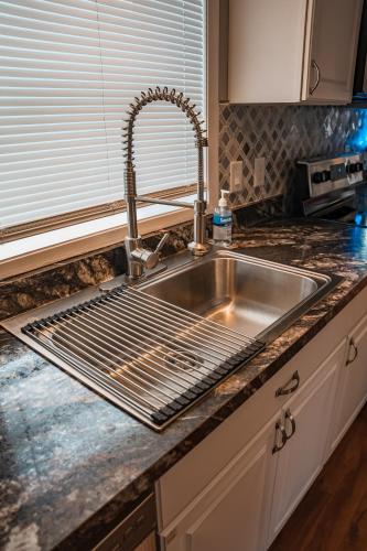 Sandusky Bay Hot Tub, Gym, Patio, Games, Recreation Watercraft, Waterside Home, check it out! in Port Clinton (OH)