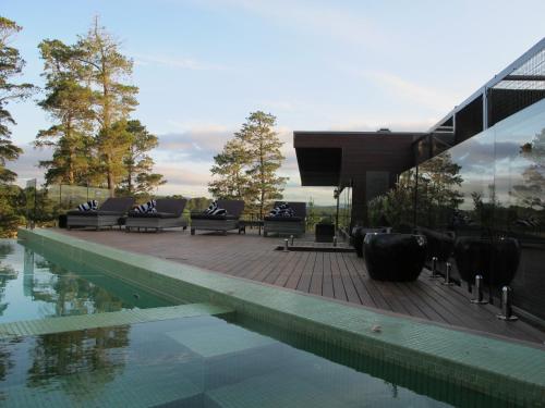 Jamala Wildlife Lodge - Tap to explore photos