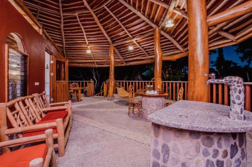 Erkély/terasz, Atremaru Jungle Retreat near Sabang Tengerpart