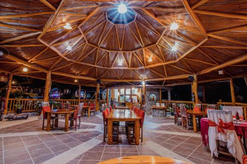 Étterem, Atremaru Jungle Retreat near Sabang Tengerpart