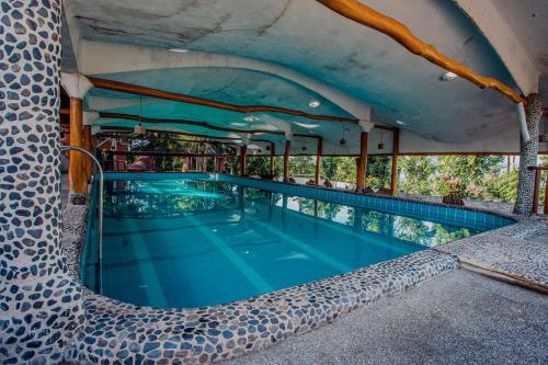 Úszómedence, Atremaru Jungle Retreat near Sabang Tengerpart