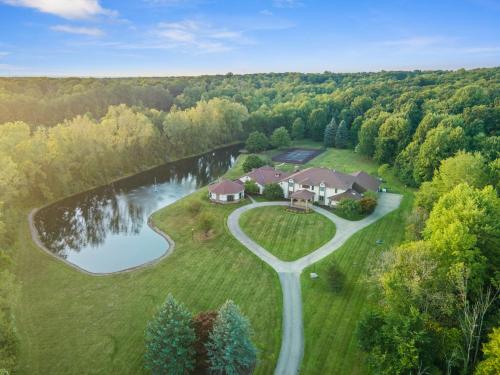 . 4001 Medina Mansion