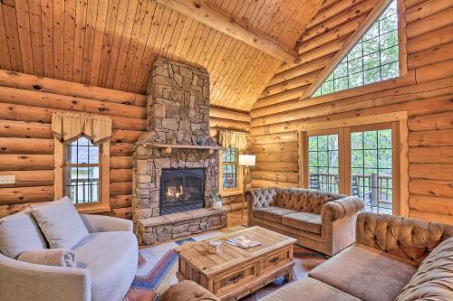 . Splendid Family Cabin w/ Hot Tub & Grill!