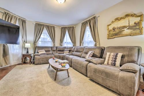 Cozy Springfield Apartment, Close to Parks! in Springfield, USA