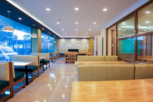 Restaurant, PRIMELUXE HOTEL near Migtugsok Falls