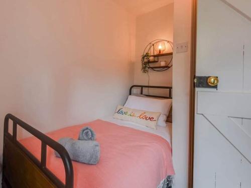 Cheerful 3 bed Grade II Central Cottage - Tap to explore photos