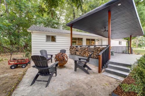 Scenic Tulsa Getaway with Deck and Fire Pit Scenic Tulsa Getaway with Deck and Fire Pit