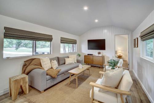 Scenic Tulsa Getaway with Deck and Fire Pit Scenic Tulsa Getaway with Deck and Fire Pit