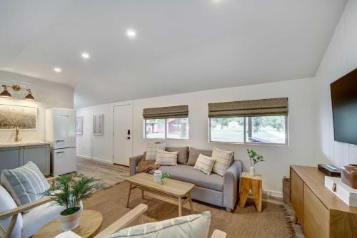 Scenic Tulsa Getaway with Deck and Fire Pit Scenic Tulsa Getaway with Deck and Fire Pit