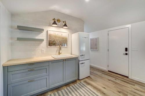 Scenic Tulsa Getaway with Deck and Fire Pit Scenic Tulsa Getaway with Deck and Fire Pit