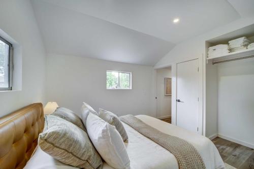 Scenic Tulsa Getaway with Deck and Fire Pit Scenic Tulsa Getaway with Deck and Fire Pit