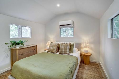 Scenic Tulsa Getaway with Deck and Fire Pit Scenic Tulsa Getaway with Deck and Fire Pit