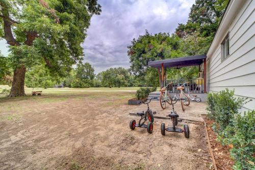 Scenic Tulsa Getaway with Deck and Fire Pit Scenic Tulsa Getaway with Deck and Fire Pit