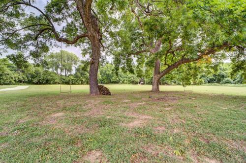 Scenic Tulsa Getaway with Deck and Fire Pit Scenic Tulsa Getaway with Deck and Fire Pit