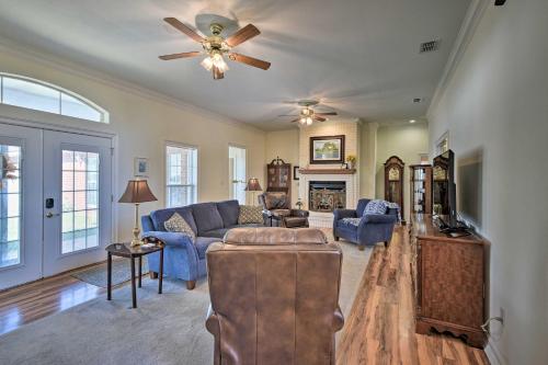 Patio and Covered Porch Spacious Bellevue Home! in Боуі