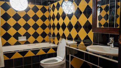 room detail thumbnail 2