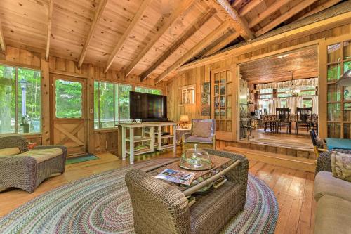 Douglas Whispering Winds Cottage with Beach! in Douglas, USA