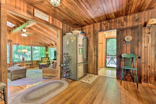 Douglas Whispering Winds Cottage with Beach! in Douglas, USA
