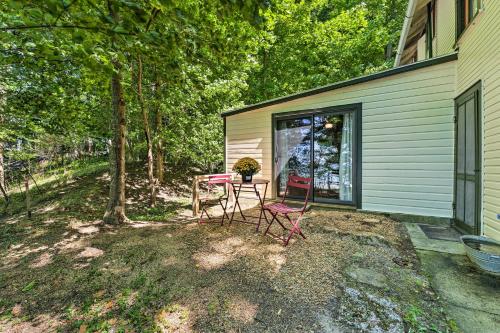 Douglas Whispering Winds Cottage with Beach!