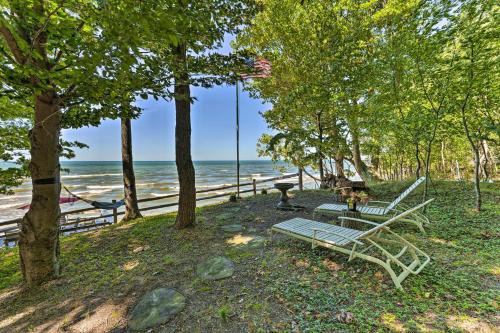 Douglas Whispering Winds Cottage with Beach!