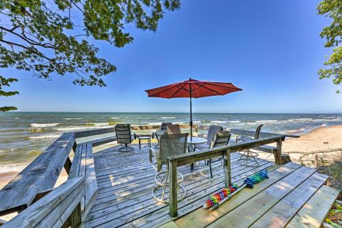 Douglas Whispering Winds Cottage with Beach!