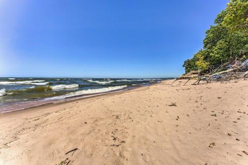 Douglas Whispering Winds Cottage with Beach!