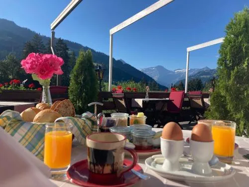 Hotel Alpenrose mit Gourmet-Restaurant Azalée in Gstaad, Schweiz