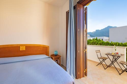 Double Room image 6