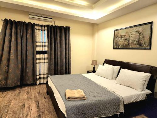 Bright & Beautiful 1 Bed Apt In Bahria Town, Равалпинди (фото 8)