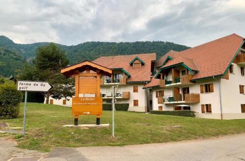 Buitenkant, AU COEUR DU GOLF , Giez, proche Lac d' Annecy in Giez