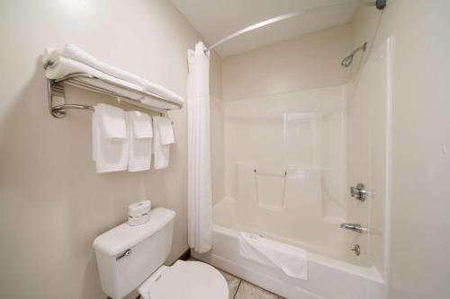 Days Inn by Wyndham Great Barrington - image 2