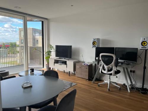 Modern 1-bedroom apartment in Docklands