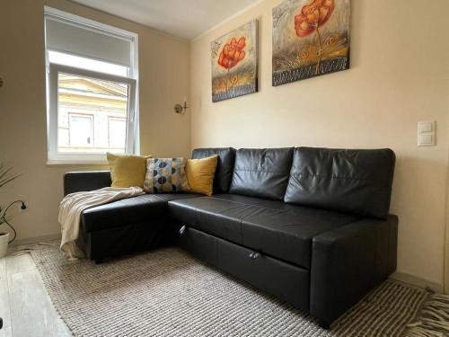 Modern 2BR Apt near Train Station w Free Parking & Family games - image 5
