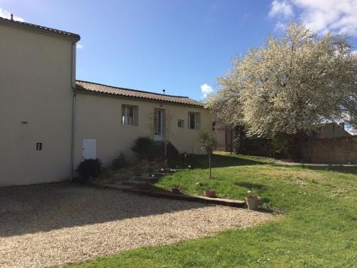 "Le gite du Petit Guilhem" Près Bordeaux Maison classée 4étoiles Meublé Tourisme piscine parc étang