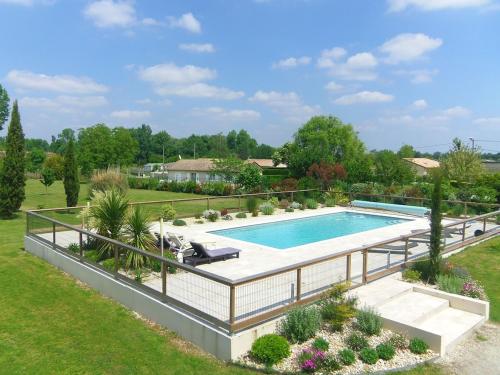 "Le gite du Petit Guilhem" Près Bordeaux Maison classée 4étoiles Meublé Tourisme piscine parc étang