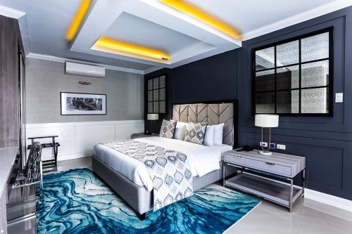 1 king bed, 1 sofa bed