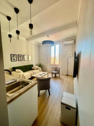 Kitchen, Nouveau Loft: vieille-ville, musee Picasso, marche in Antibes City Center