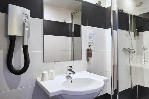 The Originals City Hôtel Parisiana Paris Gare de l'Est (Inter-Hotel) - image 6