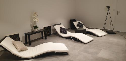 2 bedrooms, 3 beds